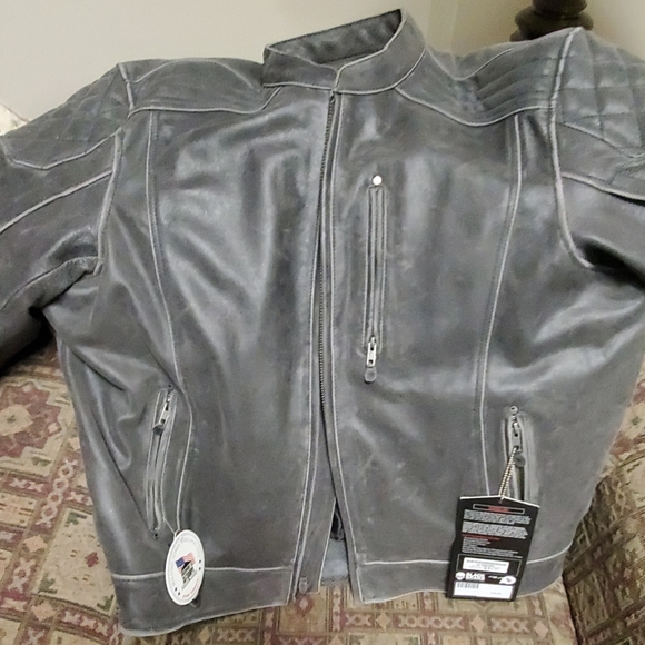 Leather riding jacket - Picture 4 of 5